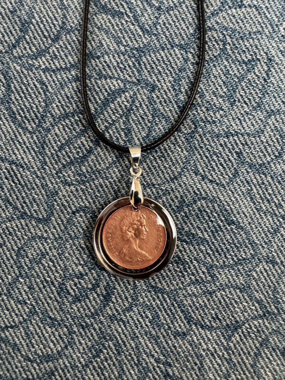 1978 Canadian 1 Cent Coin Necklace | Handcrafted Resin Pendant | Canadian Penny - Picture 5 of 12
